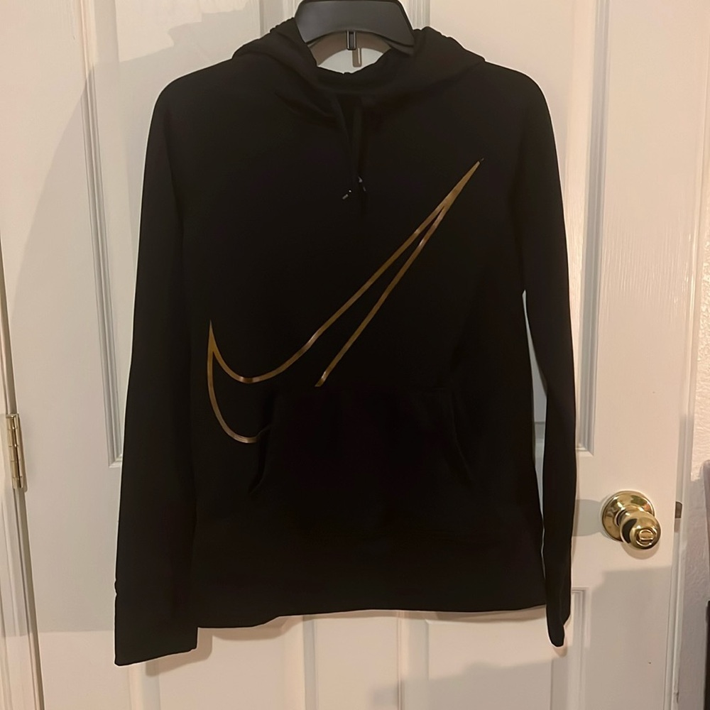 Women’s black Nike Therma fit hoodie-Medium